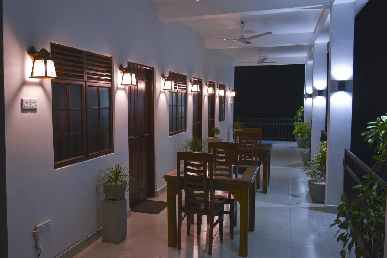 Otha Shy Airport Transit Hotel Katunayaka Exterior foto